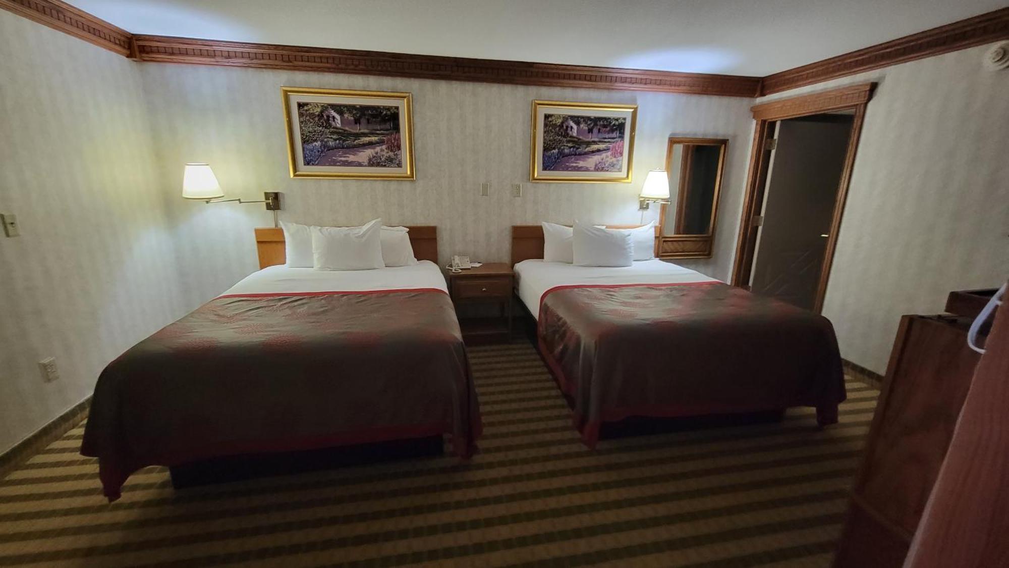 Ramada By Wyndham Saginaw Hotel & Suites Zewnętrze zdjęcie