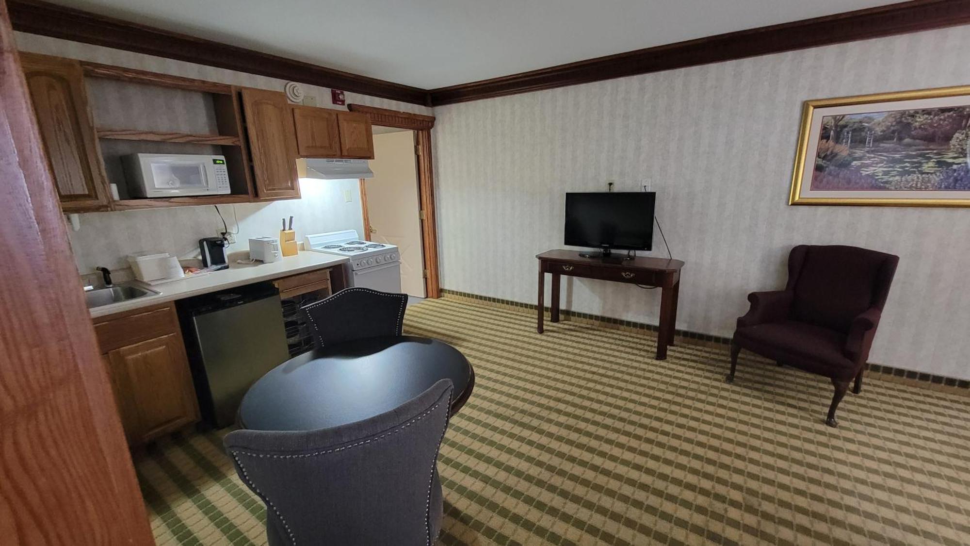 Ramada By Wyndham Saginaw Hotel & Suites Zewnętrze zdjęcie