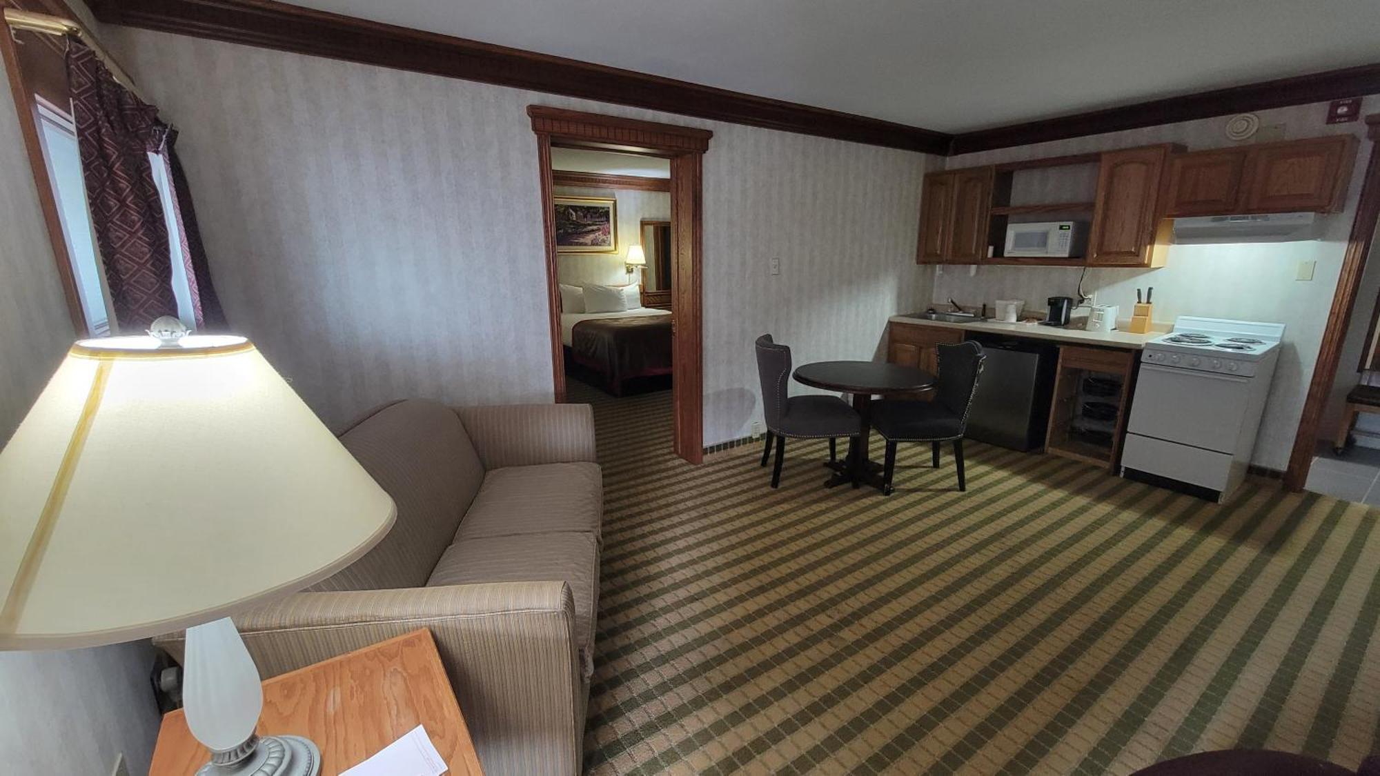 Ramada By Wyndham Saginaw Hotel & Suites Zewnętrze zdjęcie