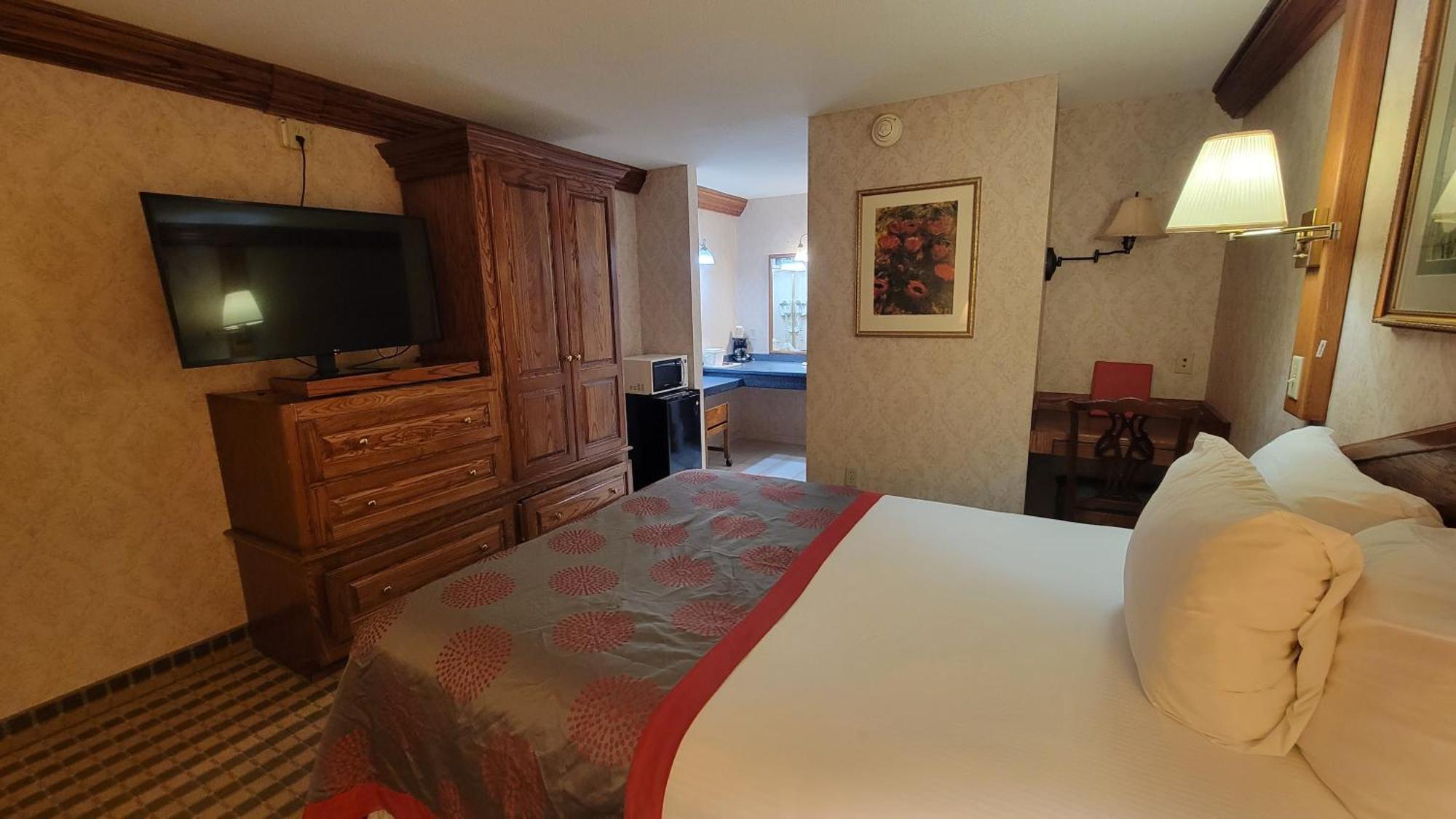 Ramada By Wyndham Saginaw Hotel & Suites Zewnętrze zdjęcie