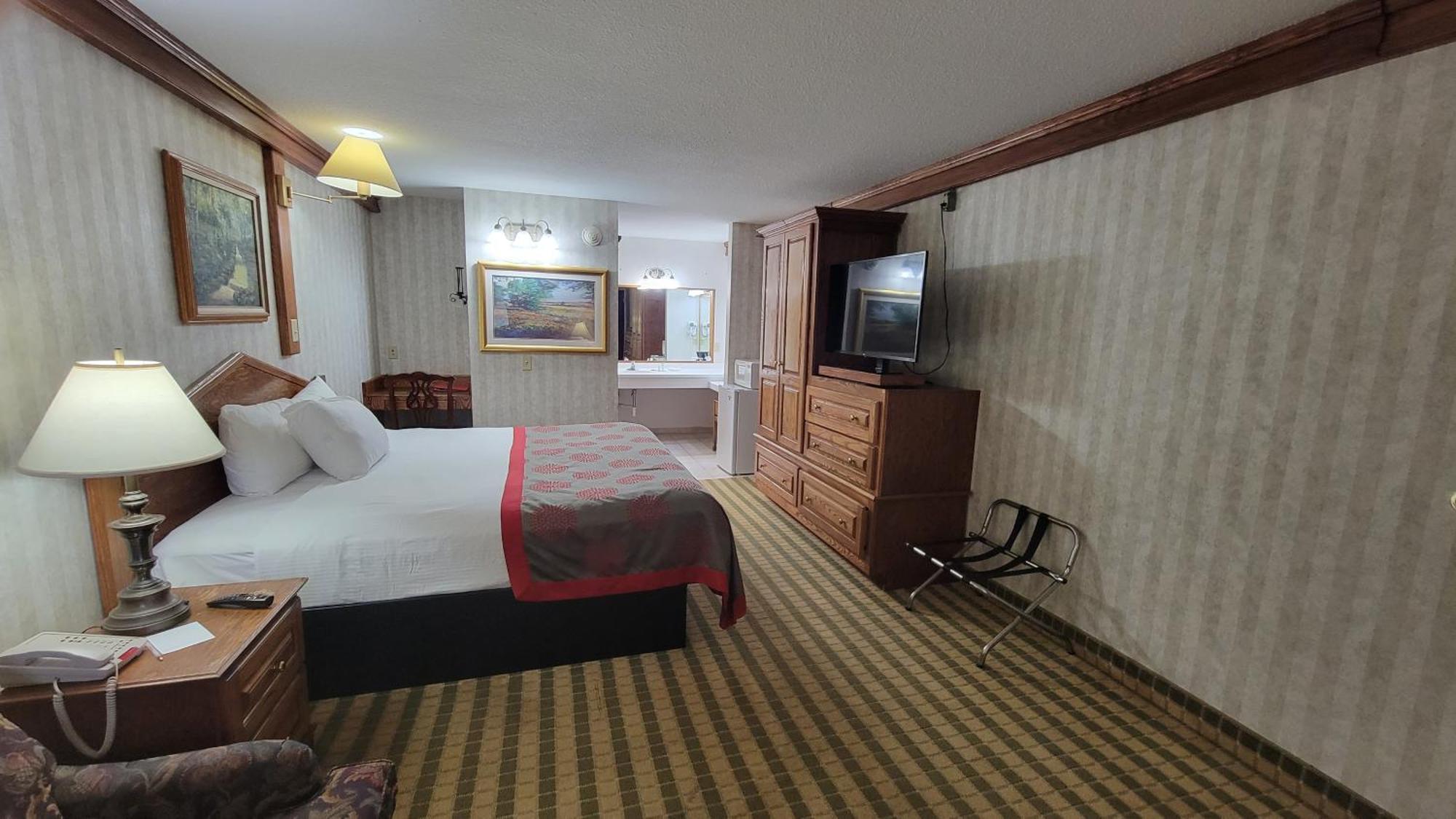 Ramada By Wyndham Saginaw Hotel & Suites Zewnętrze zdjęcie