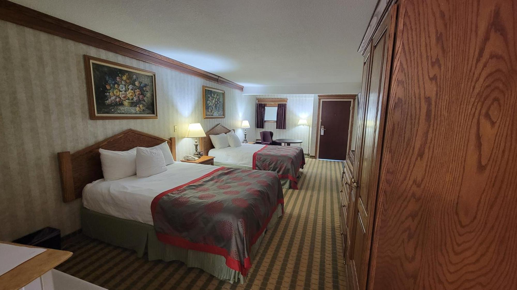 Ramada By Wyndham Saginaw Hotel & Suites Zewnętrze zdjęcie